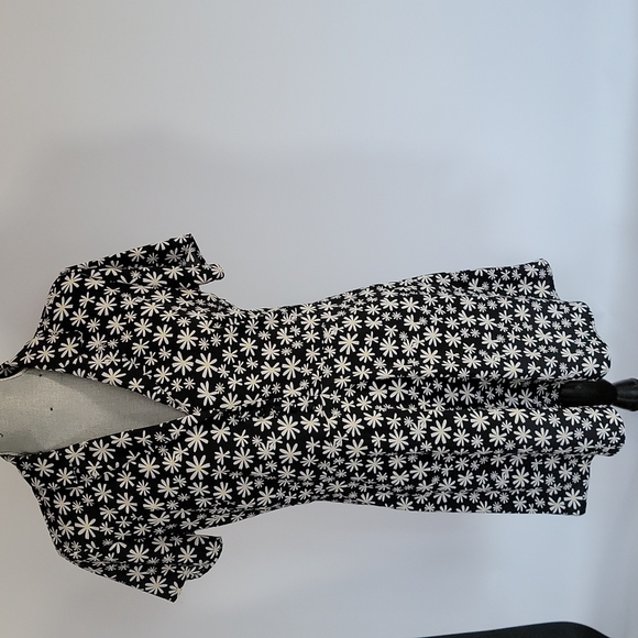 2 H&M Dresses - Picture 4 of 8